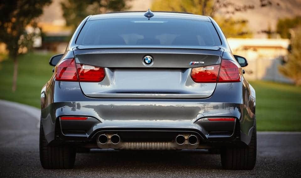 How to Remove a Dealership Logo from Your Car