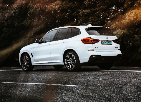 How to vacuum a BMW X3?