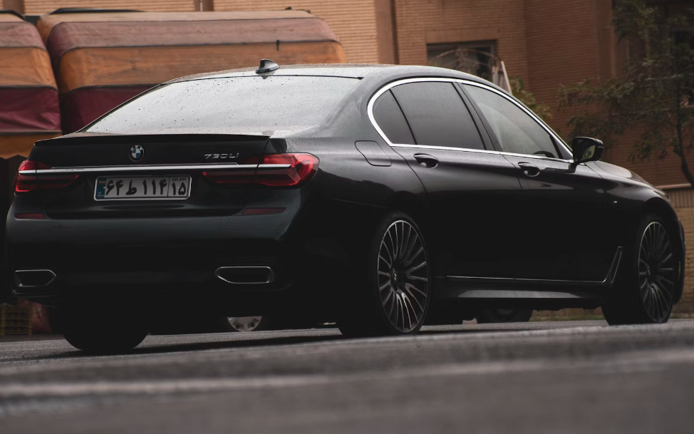 How to wash a BMW 7 Series?