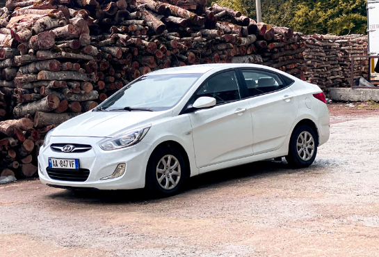 How to vacuum a Hyundai Accent?