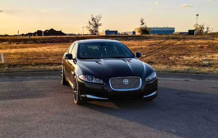 How to wax a Jaguar XF?