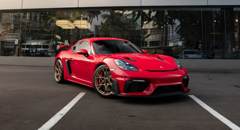 How to wash a Porsche 718 Cayman?