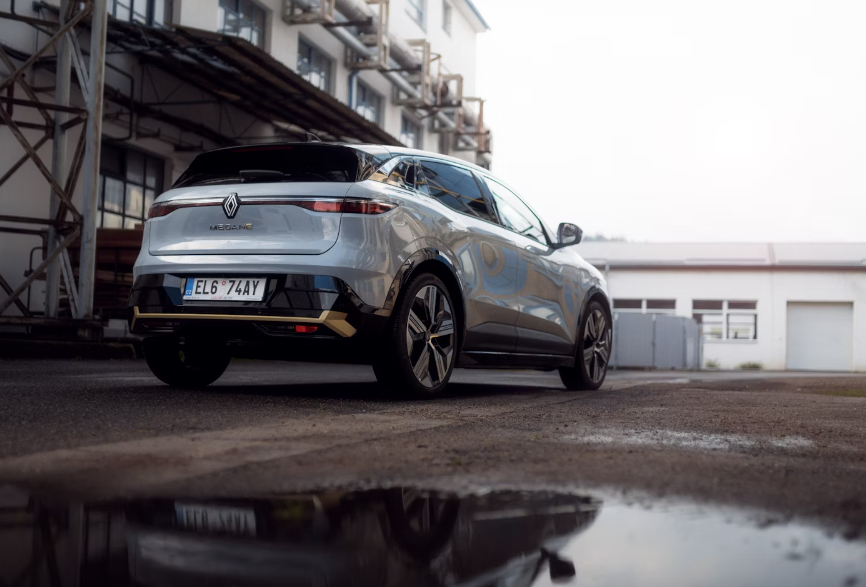 How to wash a Renault Megane?