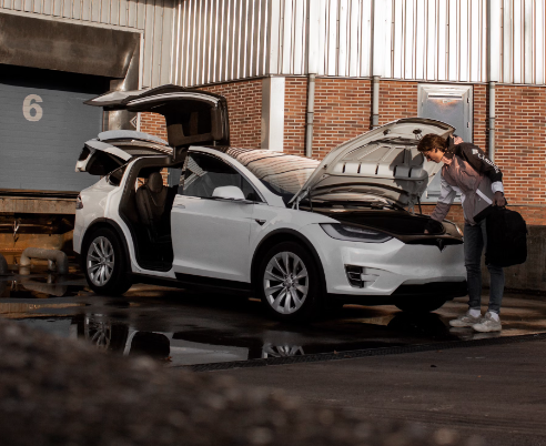 How to wax a Tesla Model X?