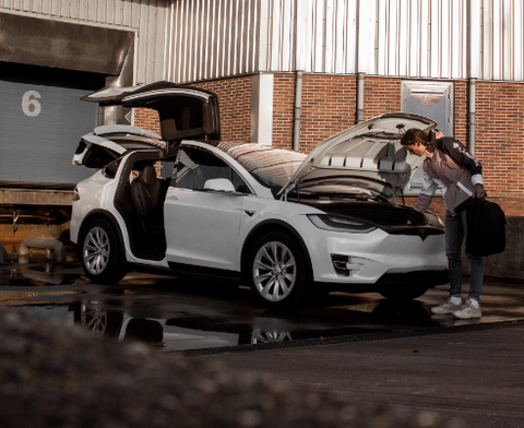 How to wax a Tesla Model X?
